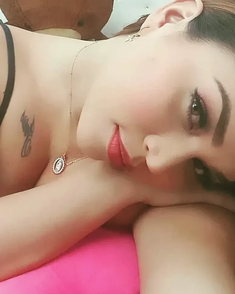 Alexandra, 35