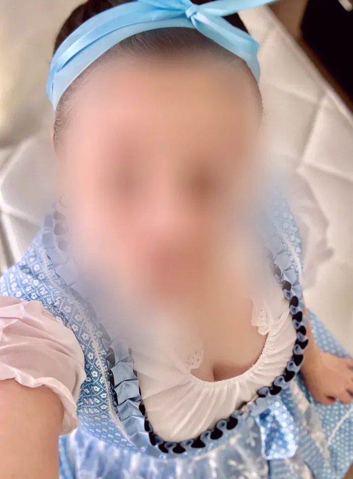 Antonia, 33