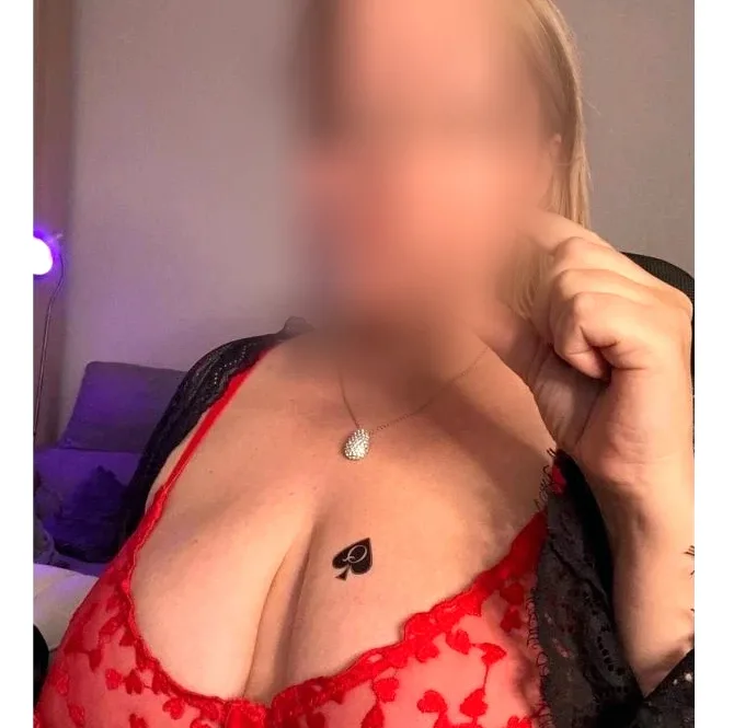 Corinna, 39