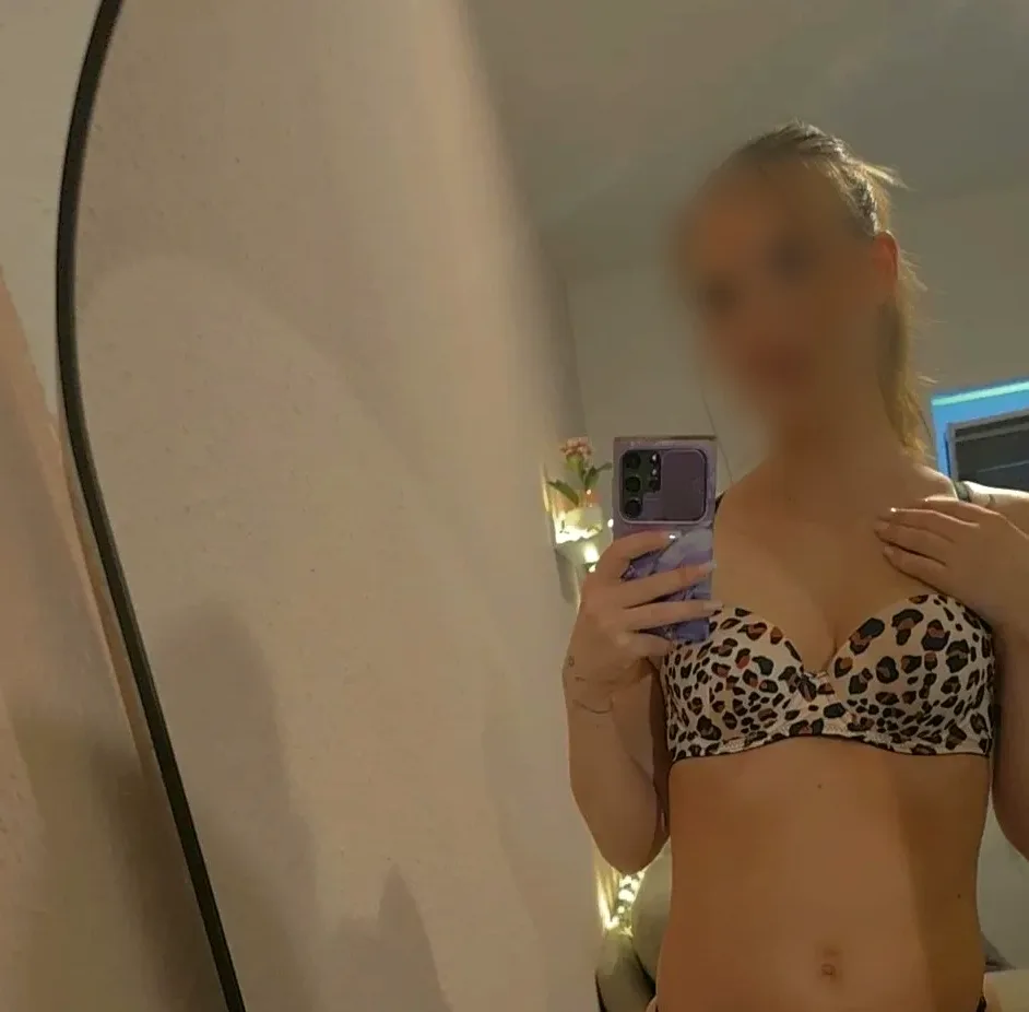 Elisabeth, 28