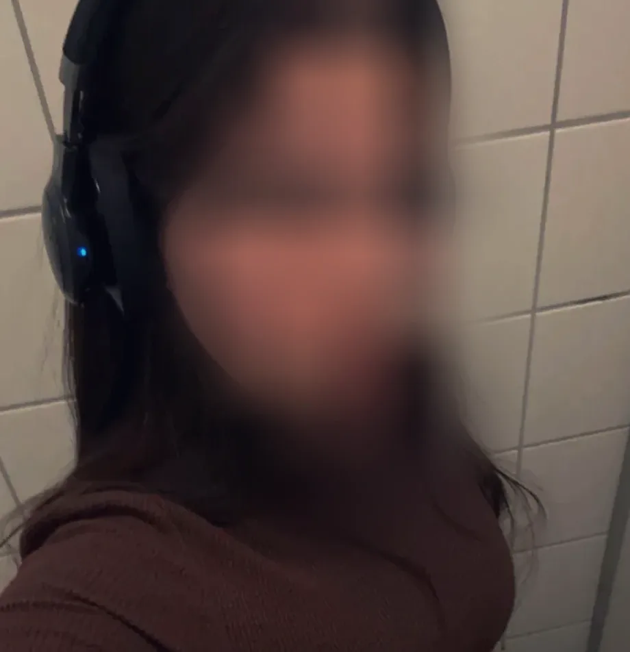Emilia, 25