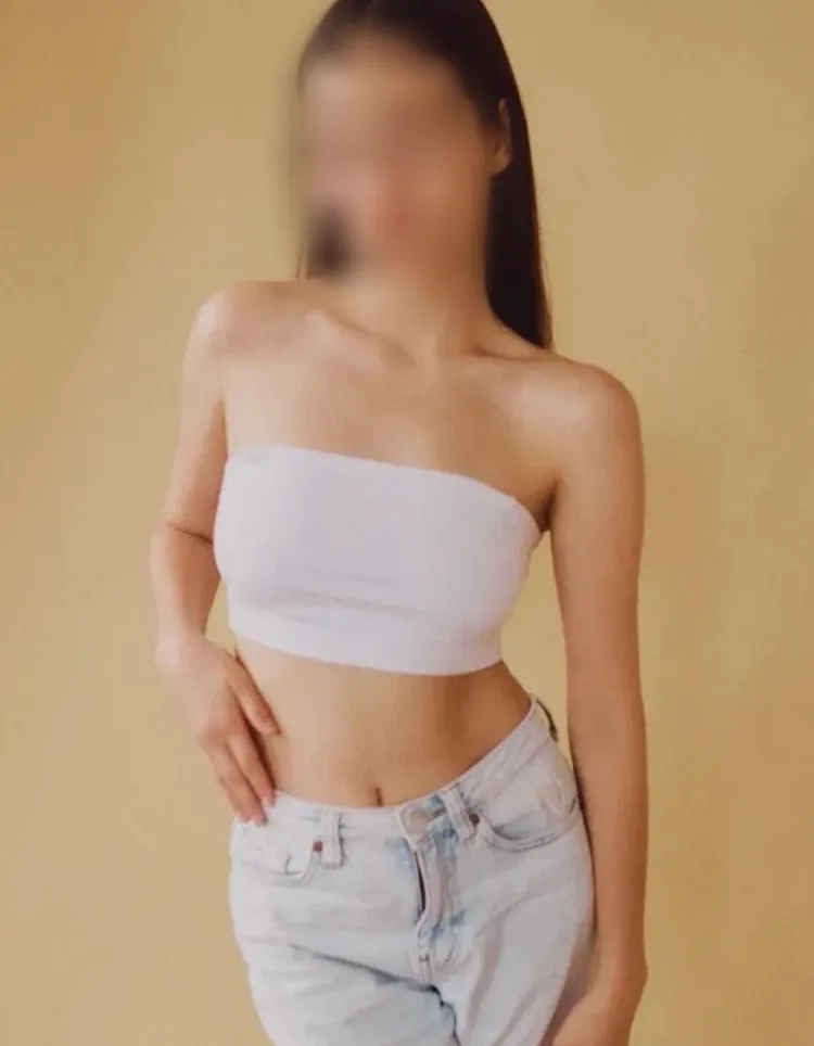 Greta, 24