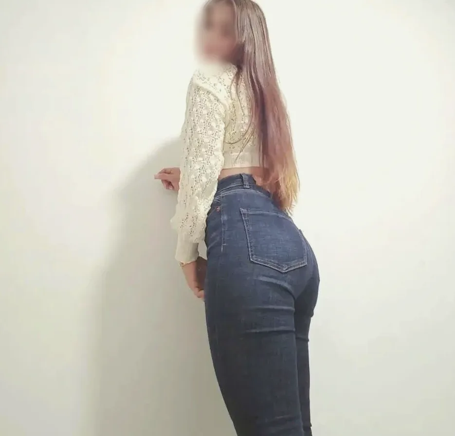 Kathrin, 28