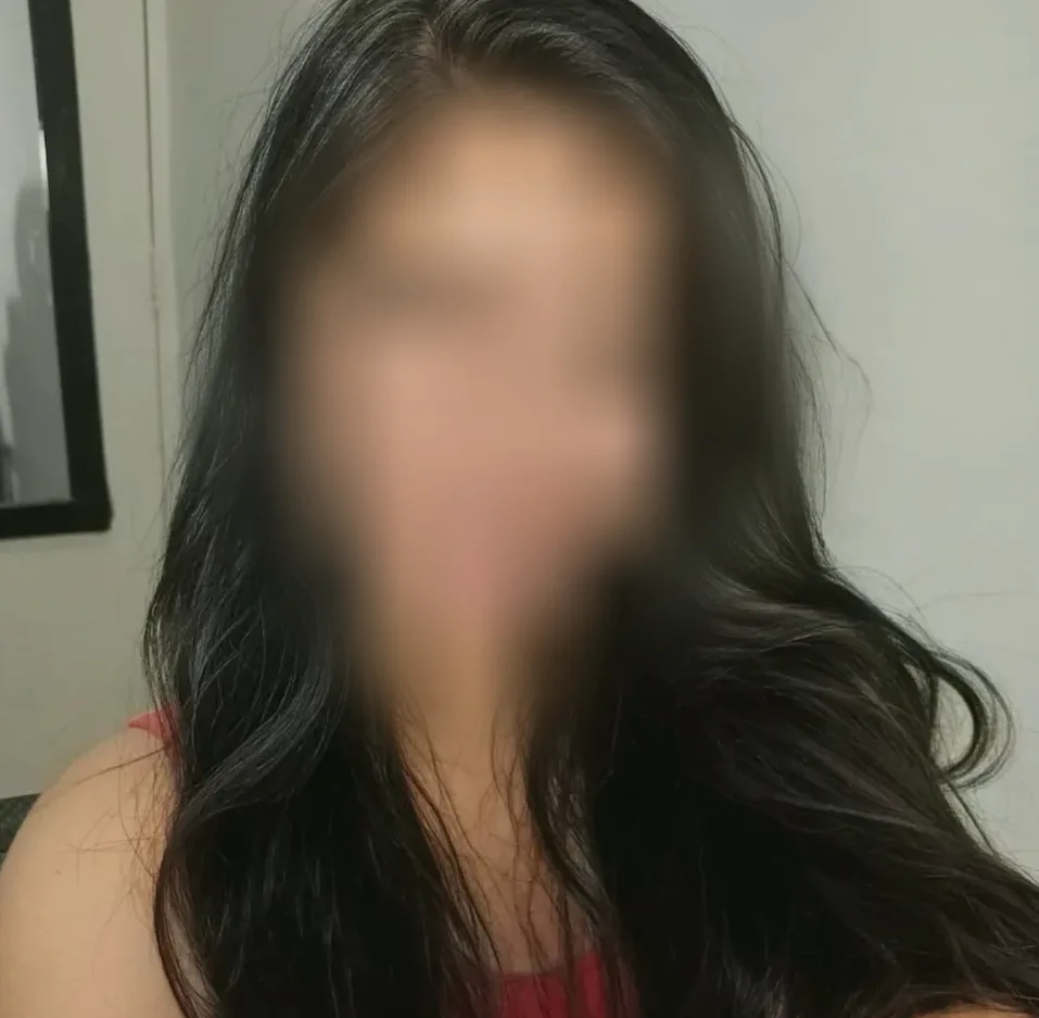 Nina, 21