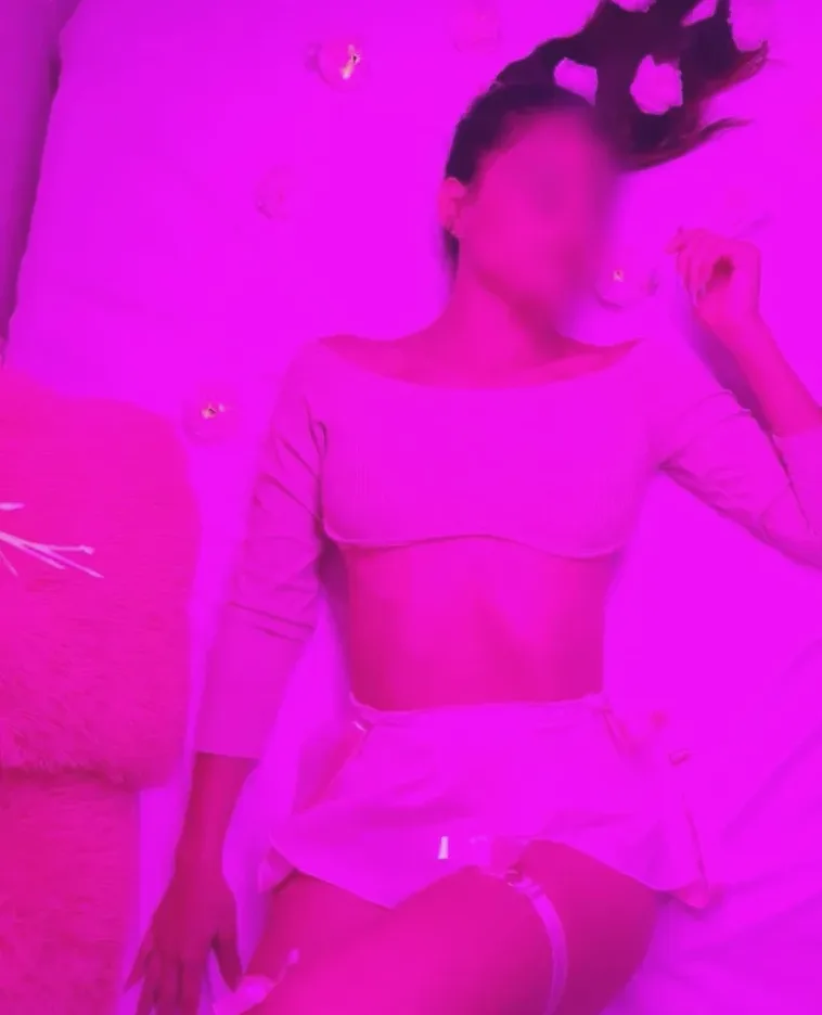 Rosa, 32