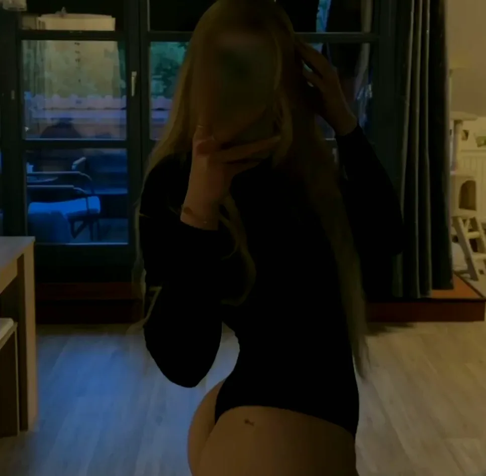 Sina, 23